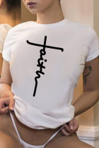 Camiseta branca casual com estampa de rua patchwork o pescoço