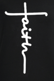 Camisetas pretas casuais com estampa diária de retalhos letra O no pescoço