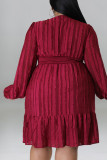 Vestidos rectos con cuello en V y pliegues de patchwork sólido informal rojo