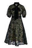 Черное модное элегантное платье с принтом в стиле пэчворк и круглым вырезом