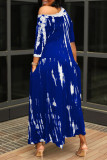 Небесно-голубое модное базовое платье с круглым вырезом и асимметричным принтом
