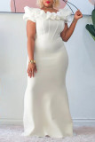 Белое элегантное однотонное вечернее платье в стиле пэчворк с оборками и открытыми плечами Платья