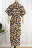 Vestido camisero con cuello vuelto y retazos con estampado informal a la moda con estampado de leopardo
