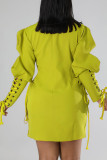 Prendas de abrigo con cuello vuelto y hebilla de retazos de vendaje sólido casual amarillo