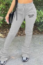 Pantalones de cintura media con estampado de calle gris
