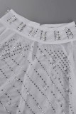 Weiße, sexy Patchwork-Heißbohrungs-durchsichtige Federn, die asymmetrische Halb-Rollkragen-Langarm-Kleider bördeln