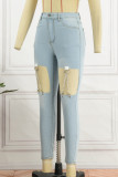 Pantalones vaqueros pitillo de cintura alta con decoración de accesorios de metal de retazos rasgados sólidos informales azul profundo