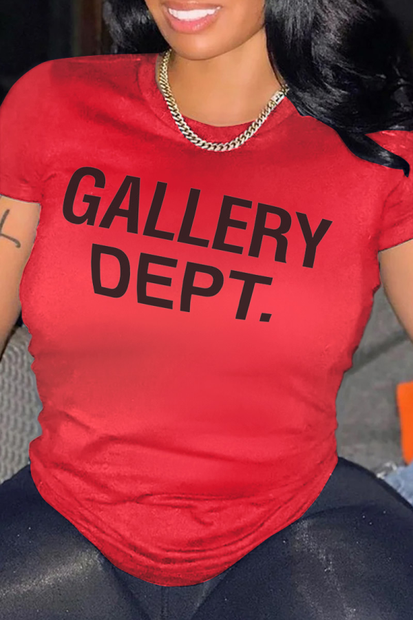 Red Street Daily T-Shirts mit Buchstabe O am Halsausschnitt