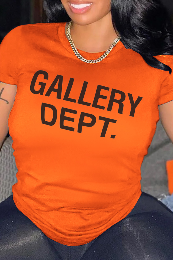 Camisetas Orange Street com estampa diária letra O no decote