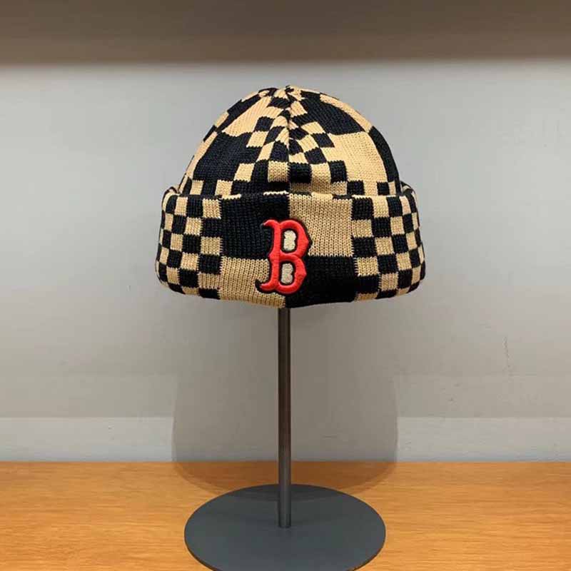 

Beige Street Plaid Letter Hat
