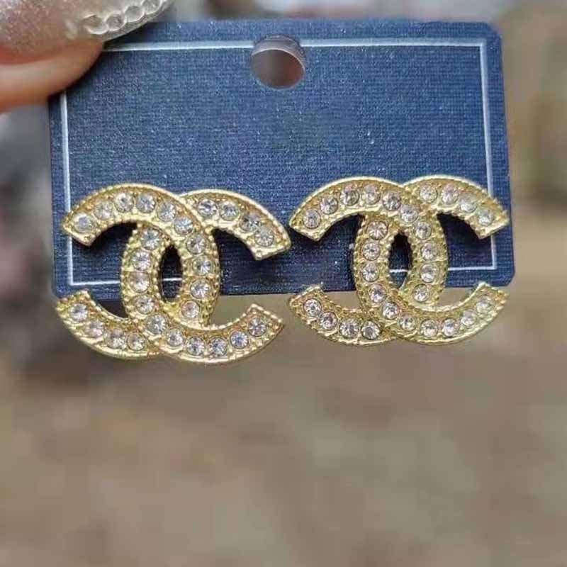 

Gold Elegant Letter Hot Drill Earrings