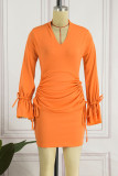 Vestidos de saia de um passo laranja casual sólido com cordão dobrado e decote em V