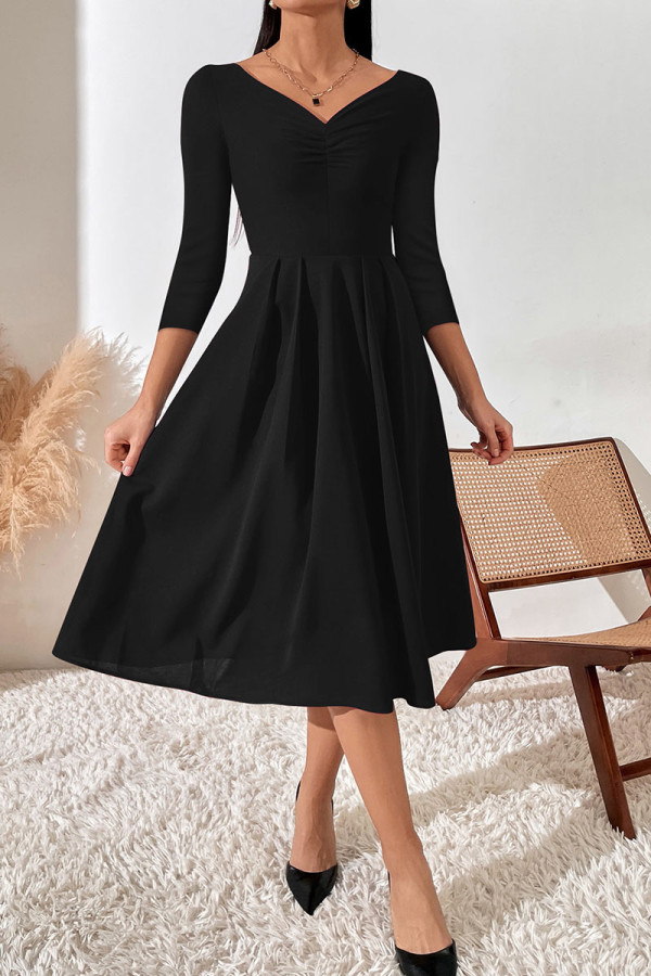 Черные повседневные однотонные платья в стиле пэчворк с V-образным вырезом