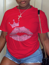 Rote Tagesweinlese-Lippen bedruckte Patchwork-T-Shirts mit O-Ausschnitt