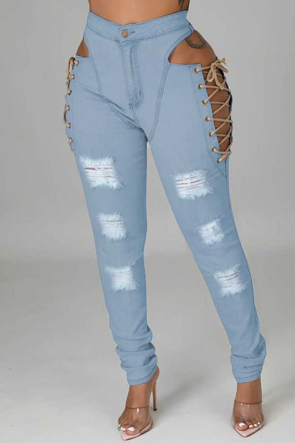 Hellblaue, lässige, solide, ausgehöhlte Frenulum-Denim-Jeans mit mittlerer Taille