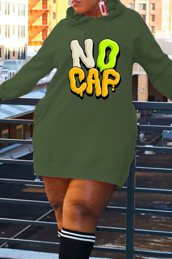 Vestido de camiseta con cuello con capucha y patchwork estampado casual verde militar Vestidos