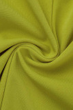 Prendas de abrigo con cuello vuelto y hebilla de retazos de vendaje sólido casual amarillo