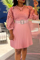 Розовые элегантные однотонные прямые платья в стиле пэчворк с поясом и круглым вырезом