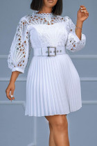 Weiße, elegante, solide Patchwork-Falte mit geraden Kleidern mit Gürtel und O-Ausschnitt