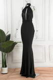 Черное сексуальное однотонное длинное платье в стиле пэчворк с открытой спиной и лямкой на шее