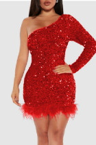 Rojo sexy sólido lentejuelas patchwork plumas cuello oblicuo lápiz falda vestidos