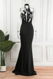 Черное сексуальное однотонное длинное платье в стиле пэчворк с открытой спиной и лямкой на шее