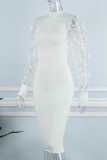 Khakifarbenes, elegantes, festes, durchsichtiges Patchwork-Kleid mit halbem Rollkragen und Bleistiftrock