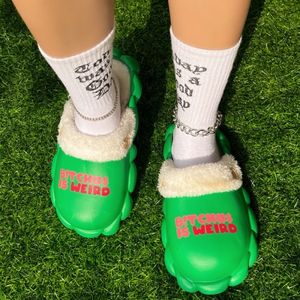 Sapatos confortáveis ​​verdes com impressão de letras e retalhos para manter o calor