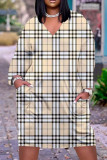 Vestidos de manga longa com estampa casual cáqui e patchwork básico com decote em V