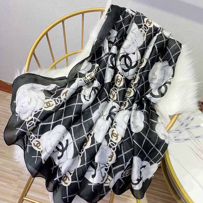 

Black Vacation Print Letter Scarf
