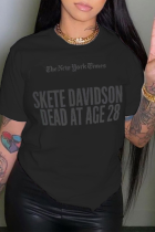 T-shirt con collo a O in tinta unita con stampa street casual nera