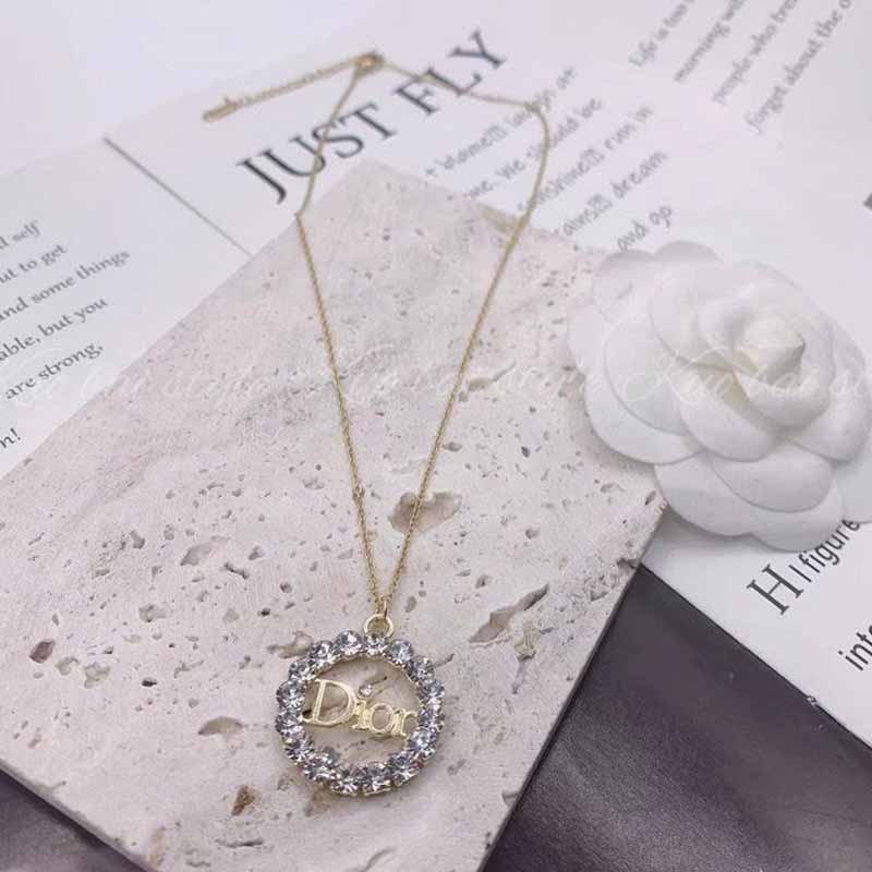 

Gold Simplicity Letter Chains Necklaces