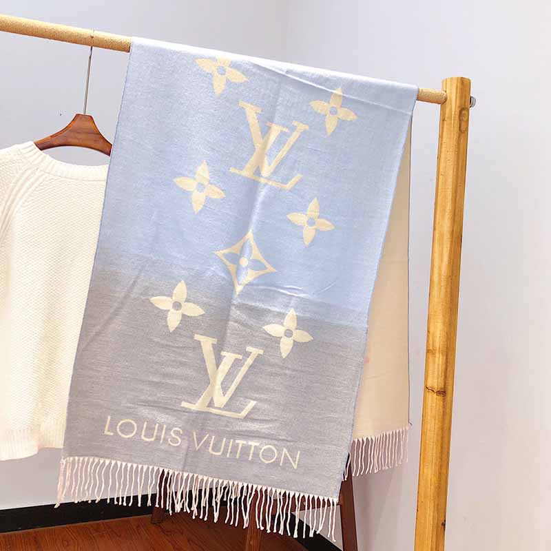 

Pink Street Gradual Change Tassel Letter Scarf