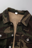 Giacca di jeans dritta a maniche lunghe con colletto rovesciato e fibbia patchwork con stampa mimetica casual verde militare