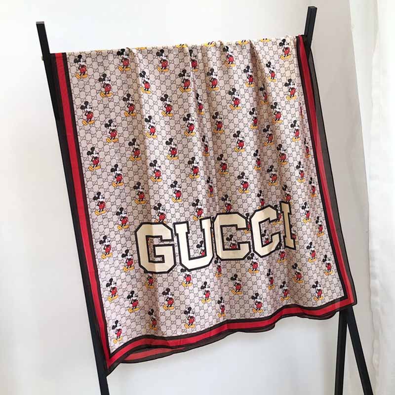 

Cream White Vacation Character Letter Scarf