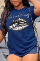 Marineblauwe casual Street Lips bedrukte patchwork T-shirts met letter O-hals
