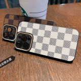 Capa de telefone patchwork com estampa xadrez azul cinza