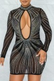 Negro sexy patchwork perforación en caliente ahuecado transparente medio cuello alto vestidos de manga larga (con bragas)