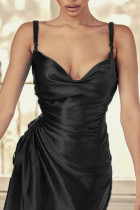 Черное сексуальное однотонное платье в стиле пэчворк со складками на тонких бретелях