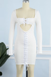 Vita sexiga solida långärmade klänningar med frenulum fyrkantig krage