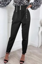 Calça preta casual com botões lisos regular cintura alta convencional de cor sólida