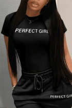 Camisetas negras con cuello en O y letras estampadas callejeras