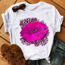 Camisetas básicas con cuello en O con estampado de labios informales de color rojo rosa