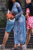 Vestidos de falda de un solo paso de cuello alto de patchwork con estampado de calle azul