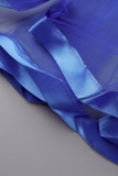 Vestidos estampados azuis com estampa de retalhos e decote oco