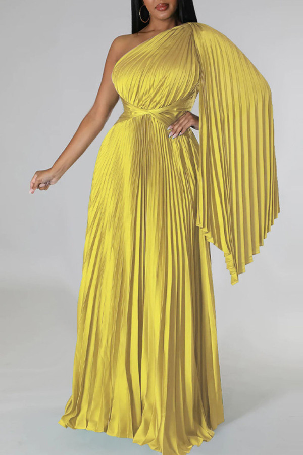 Vestidos rectos de cuello oblicuo con pliegues de retazos lisos dorados elegantes