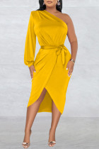 Gelbe, lässige, solide, rückenfreie Patchwork-Kleider mit schrägem Kragen und langen Ärmeln