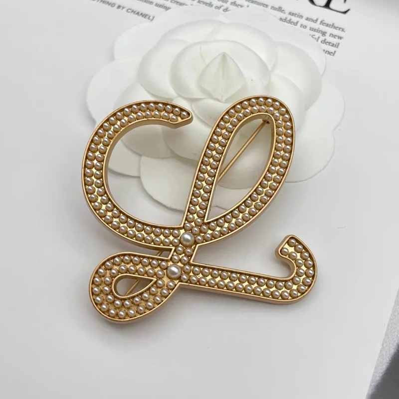 

Gold Elegant Geometric Pearl Brooch