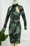 Vestidos de manga larga de cuello alto ahuecados con estampado de camuflaje casual verde militar