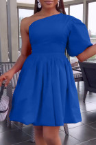 ブルー カジュアル ソリッド バックレス オブリーク カラー A ライン ドレス (実際のオブジェクトの対象となります)